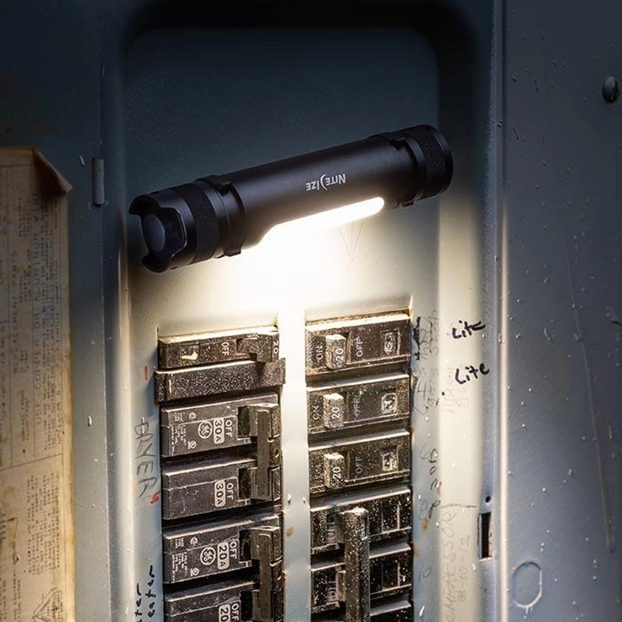 Nite Ize Radiant Rechargeable Utility Light 8 Nite Ize Radiant Rechargeable Utility Light - Image 6